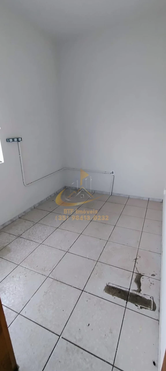 Imagens do imóveis GALPAO3= 300 MTS  LOCAÇÃO COM  2 SALAS E 2 BANHEIROS , 01 PIA  - IMOVEL DE ESQUINA