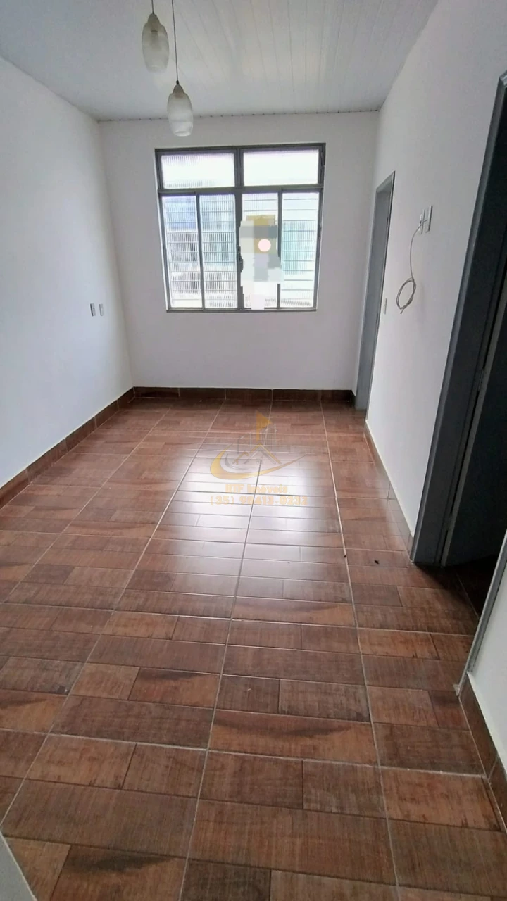 Imagens do imóveis CASA LOC. CENTRO 5/4, BANHEIRO, LAVABO, AREA SERV,QUINTAL  - SEM GARAGEM