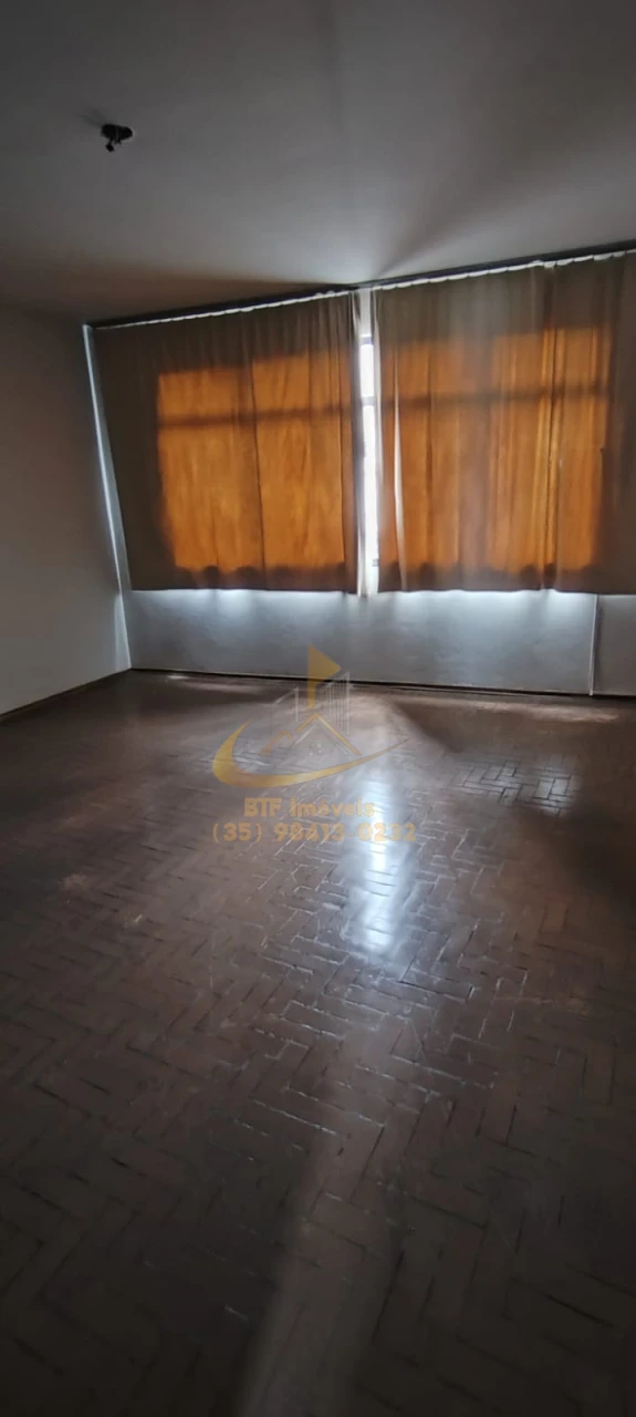 Imagens do imóveis CASA VENDA subsolo garagem terreo  sala e banh 1ºAndar  5 quartos sendo 1 suite , banh social, lavanderia