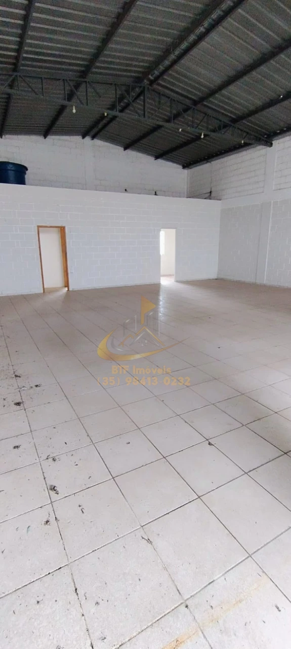 Imagens do imóveis GALPAO2= 300 OU 600 MTS  LOCAÇÃO C 2 BANH, PIA GARAGEM E COMODO PELA RUA LATERAL