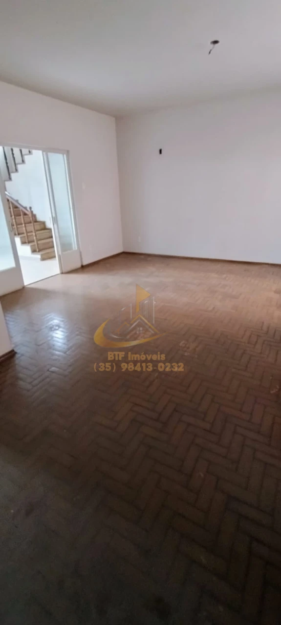 Imagens do imóveis CASA VENDA subsolo garagem terreo  sala e banh 1ºAndar  5 quartos sendo 1 suite , banh social, lavanderia