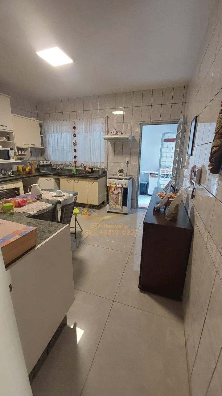 Imagens do imóveis EXCELENTE CASA Á VENDA 04 QUARTOS SENDO 03 SUITES AREA GOURMET COM CHURRASQUEIRA