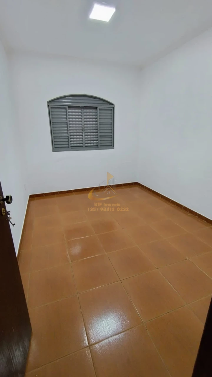 Imagens do imóveis casa locação 4 quartos sendo 1 suite,garagem varios carros, varanda, sala- copa, deposito , quintal