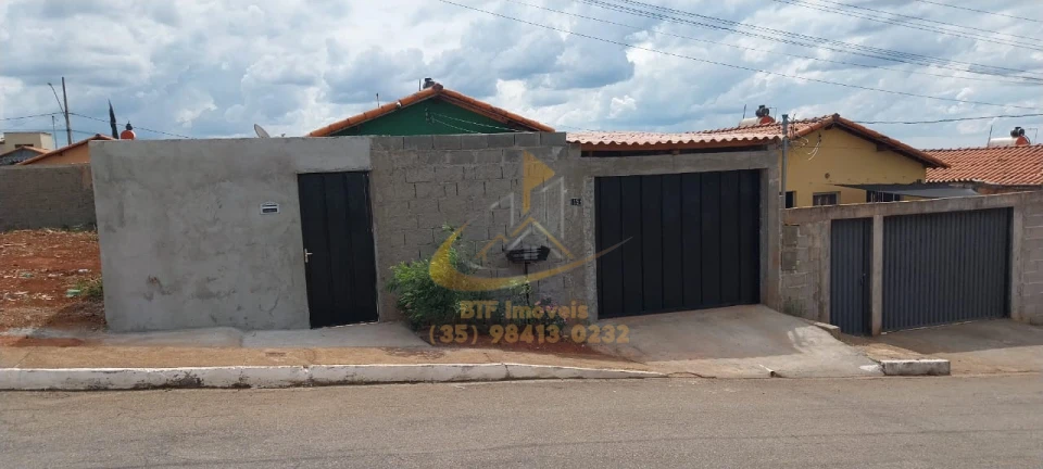 Imagens do imóveis casa  vista lago com melhorias; garagem, sala, cozinha 2 quartos, area serv, quintal