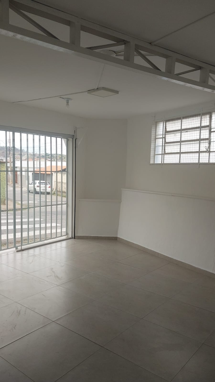 Imagens do imóveis STUDIO OU IMOVEL COMERCIAL COM PORTA DE VIDRO E PORTA AÇO VILA SAO FRANCISCO LAVRAS