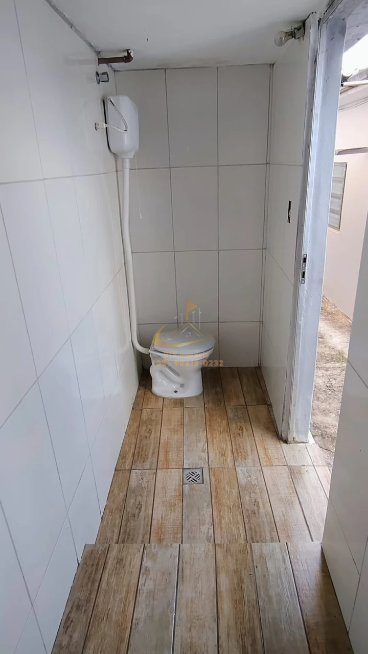 Imagens do imóveis CASA LOC. CENTRO 5/4, BANHEIRO, LAVABO, AREA SERV,QUINTAL  - SEM GARAGEM