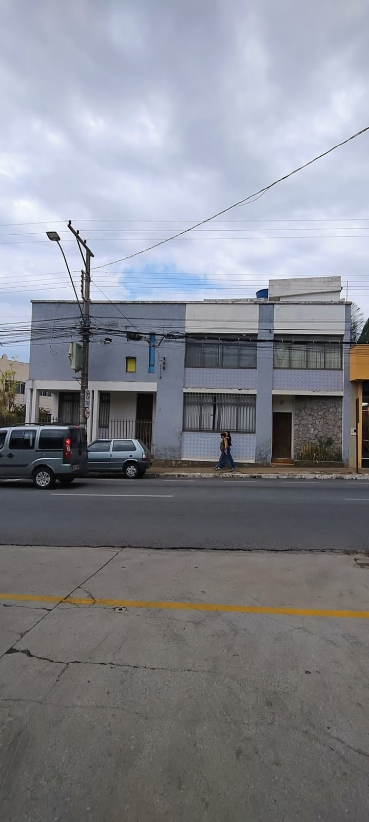 Imagens do imóveis CASA LOCAÇÃO subsolo garagem terreo  sala e banh 1ºAndar  5 quartos sendo 1 suite , banh social, lavanderia