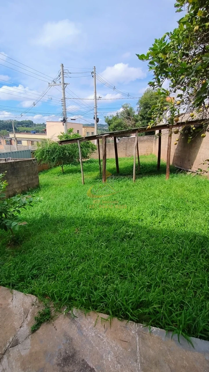 Imagens do imóveis casa locação 4 quartos sendo 1 suite,garagem varios carros, varanda, sala- copa, deposito , quintal
