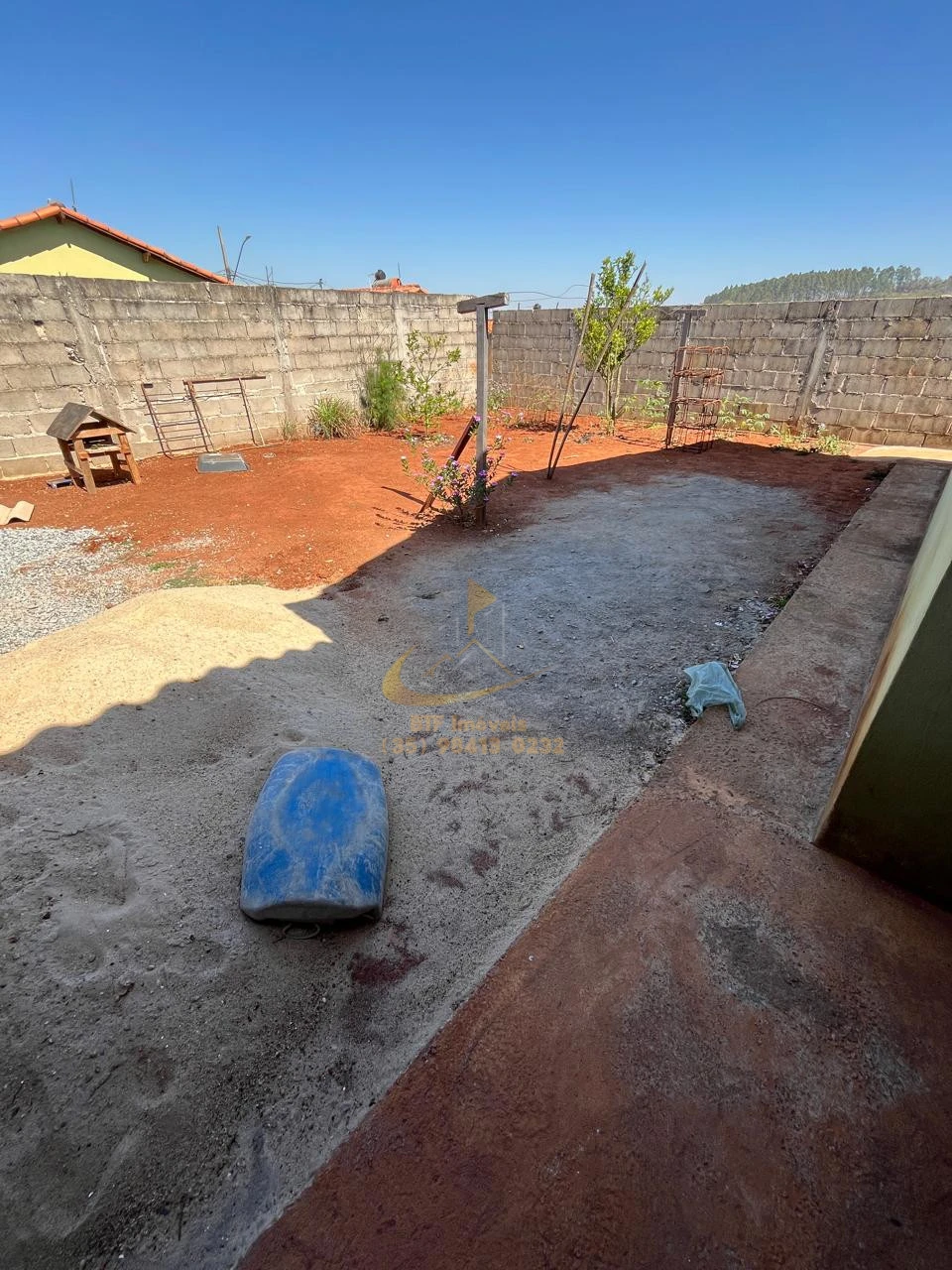 Imagens do imóveis casa  vista lago com melhorias; garagem, sala, cozinha 2 quartos, area serv, quintal