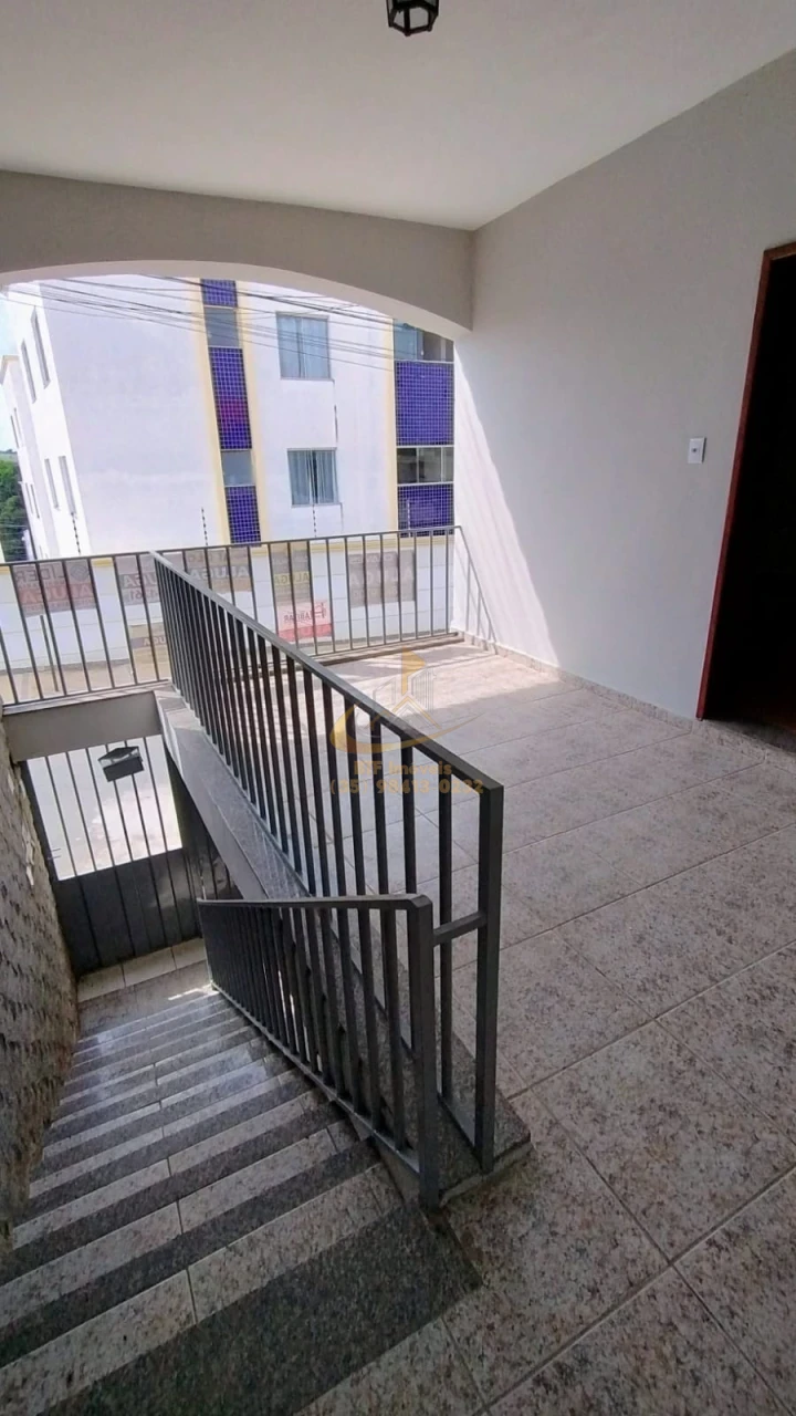 Imagens do imóveis casa locação 4 quartos sendo 1 suite,garagem varios carros, varanda, sala- copa, deposito , quintal