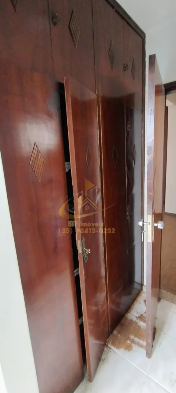 Imagens do imóveis CASA LOCAÇÃO subsolo garagem terreo  sala e banh 1ºAndar  5 quartos sendo 1 suite , banh social, lavanderia