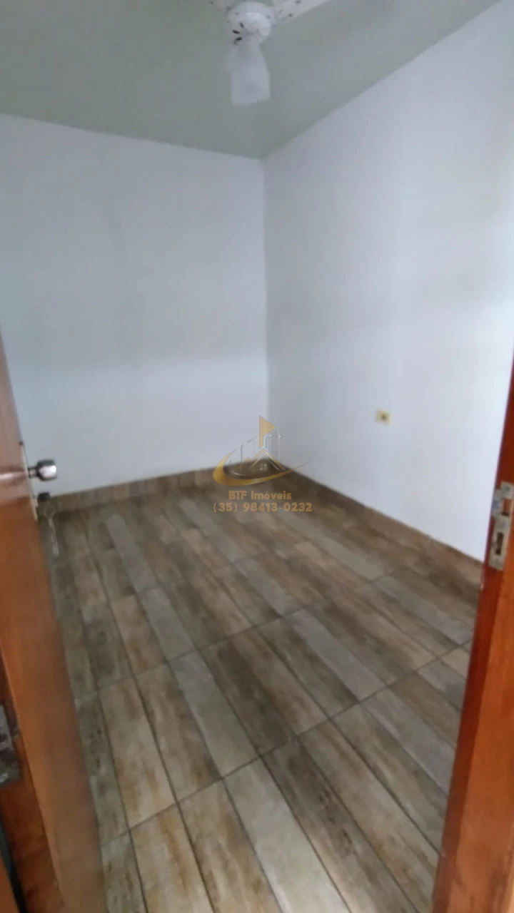 Imagens do imóveis CASA LOC. CENTRO 5/4, BANHEIRO, LAVABO, AREA SERV,QUINTAL  - SEM GARAGEM