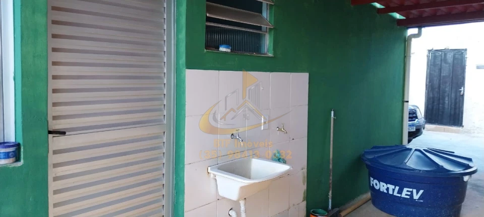 Imagens do imóveis casa  vista lago com melhorias; garagem, sala, cozinha 2 quartos, area serv, quintal