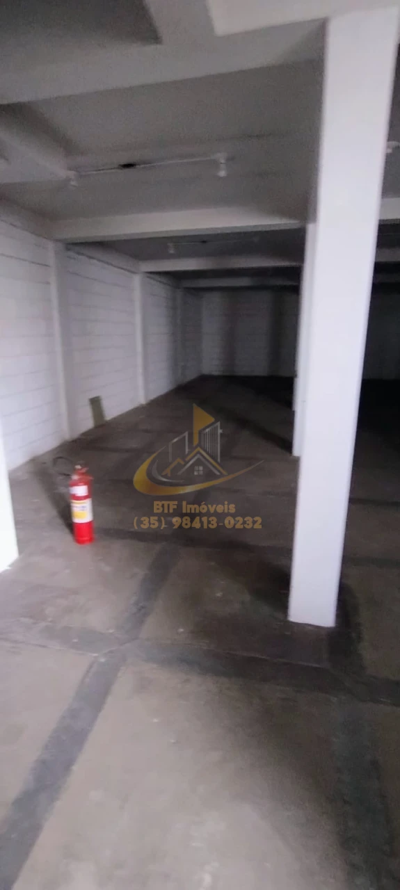 Imagens do imóveis GALPAO3= 300 MTS  LOCAÇÃO COM  2 SALAS E 2 BANHEIROS , 01 PIA  - IMOVEL DE ESQUINA