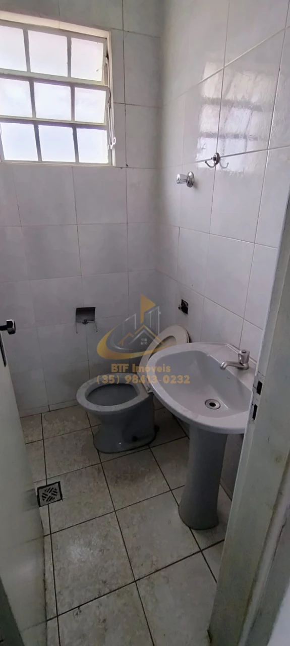 Imagens do imóveis GALPAO2= 300 OU 600 MTS  LOCAÇÃO C 2 BANH, PIA GARAGEM E COMODO PELA RUA LATERAL