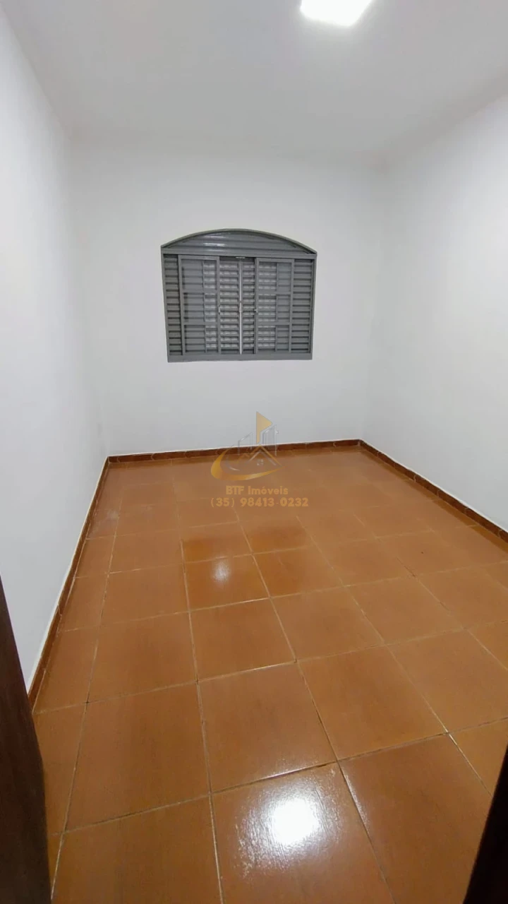 Imagens do imóveis casa locação 4 quartos sendo 1 suite,garagem varios carros, varanda, sala- copa, deposito , quintal