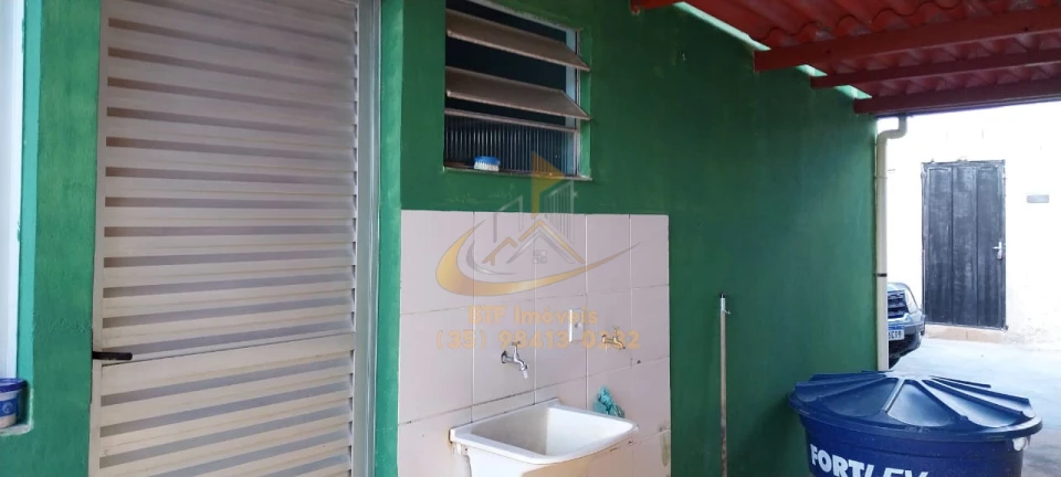 Imagens do imóveis casa  vista lago com melhorias; garagem, sala, cozinha 2 quartos, area serv, quintal