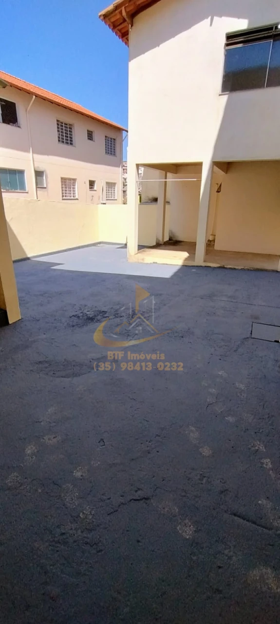 Imagens do imóveis casa  LOC CHACRINHA 03/04 sendo 1 suite, sala, cozinha, banh. area serv. garagem