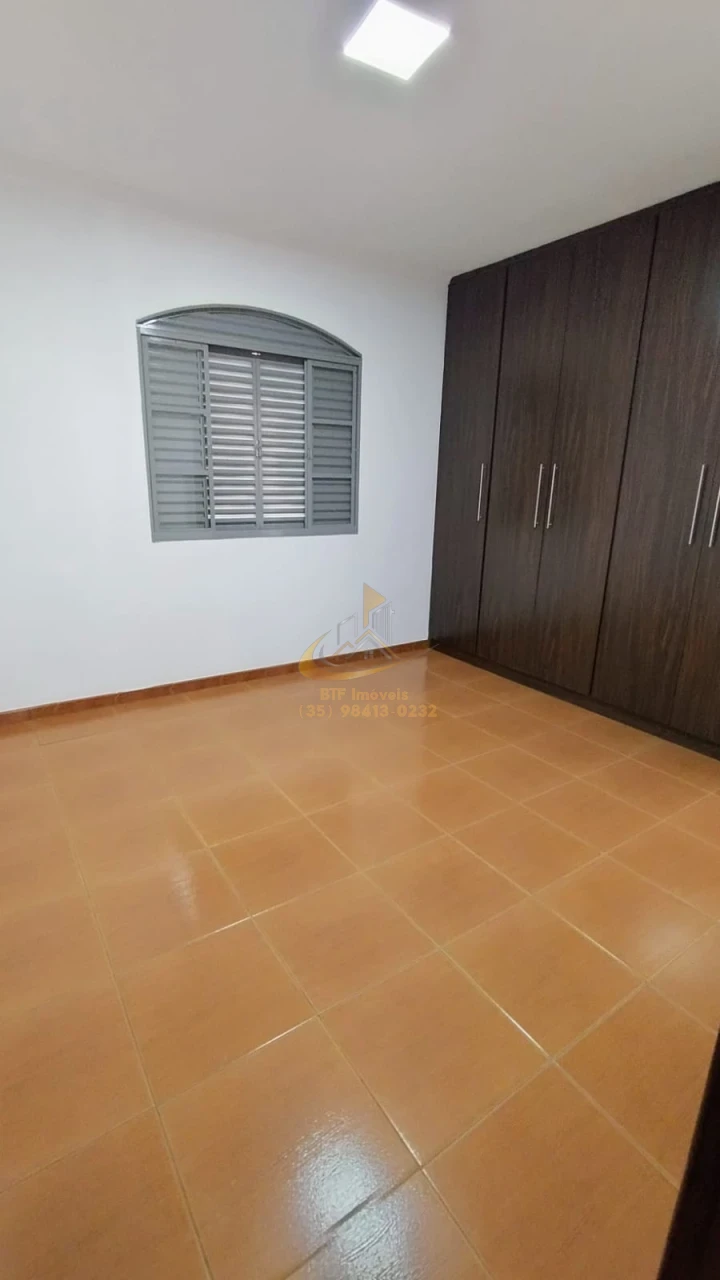 Imagens do imóveis casa locação 4 quartos sendo 1 suite,garagem varios carros, varanda, sala- copa, deposito , quintal