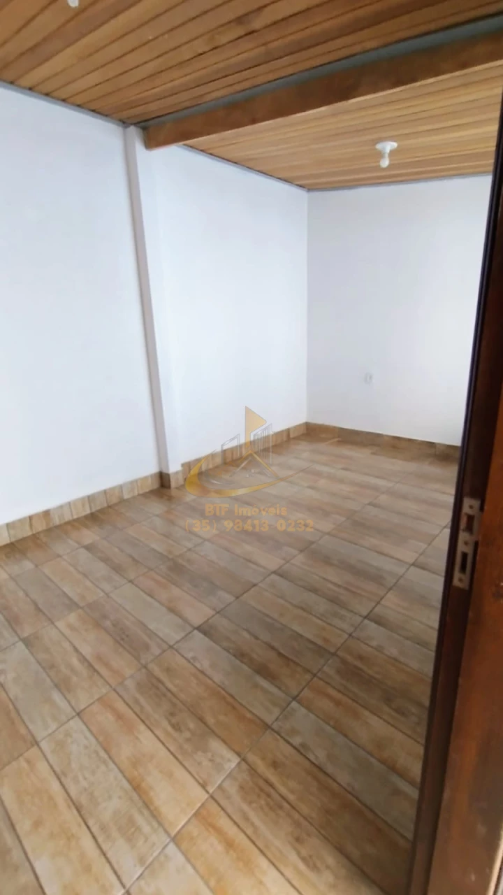 Imagens do imóveis CASA LOC. CENTRO 5/4, BANHEIRO, LAVABO, AREA SERV,QUINTAL  - SEM GARAGEM