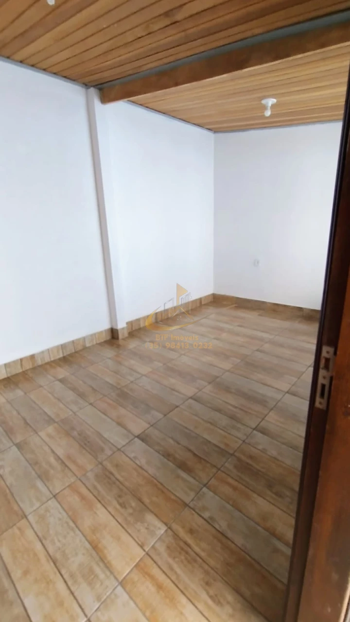 Imagens do imóveis CASA LOC. CENTRO 5/4, BANHEIRO, LAVABO, AREA SERV,QUINTAL  - SEM GARAGEM