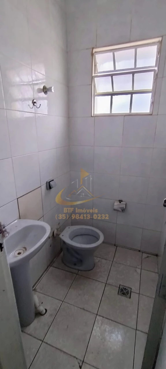 Imagens do imóveis GALPAO3= 300 MTS  LOCAÇÃO COM  2 SALAS E 2 BANHEIROS , 01 PIA  - IMOVEL DE ESQUINA