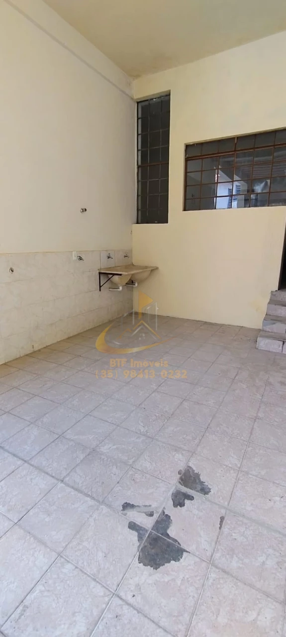 Imagens do imóveis casa  LOC CHACRINHA 03/04 sendo 1 suite, sala, cozinha, banh. area serv. garagem