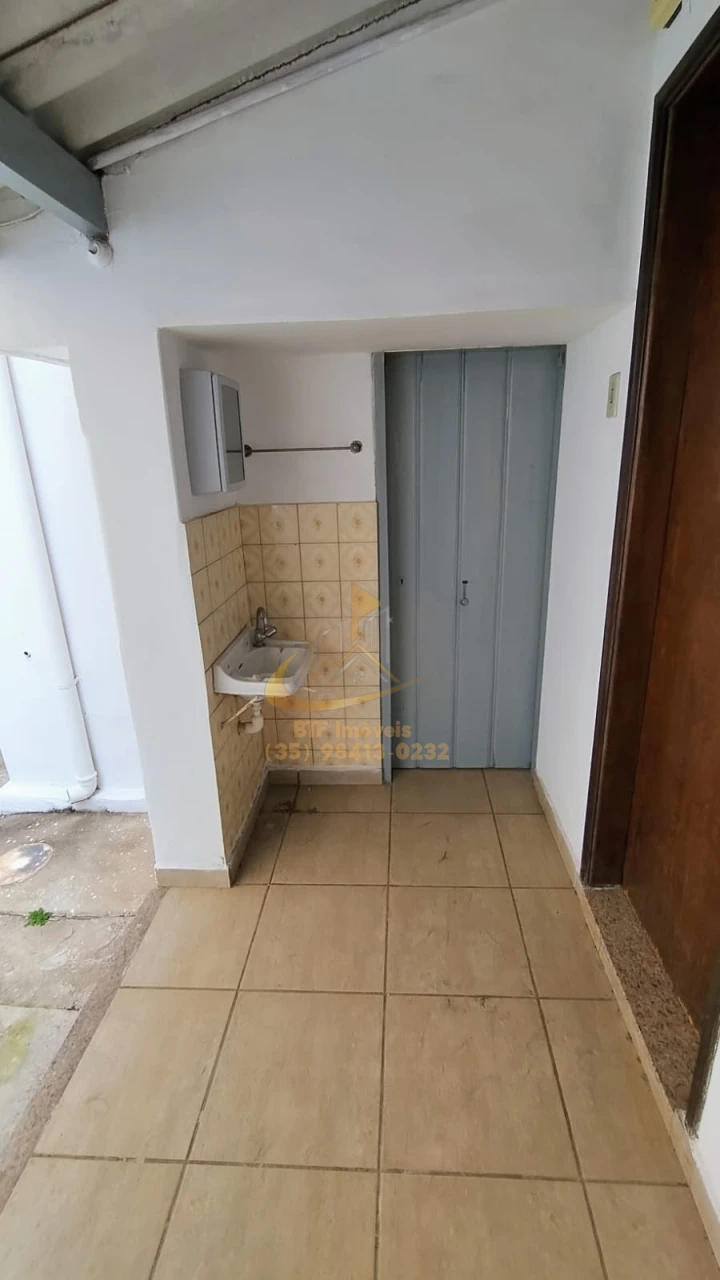 Imagens do imóveis CASA LOC. CENTRO 5/4, BANHEIRO, LAVABO, AREA SERV,QUINTAL  - SEM GARAGEM