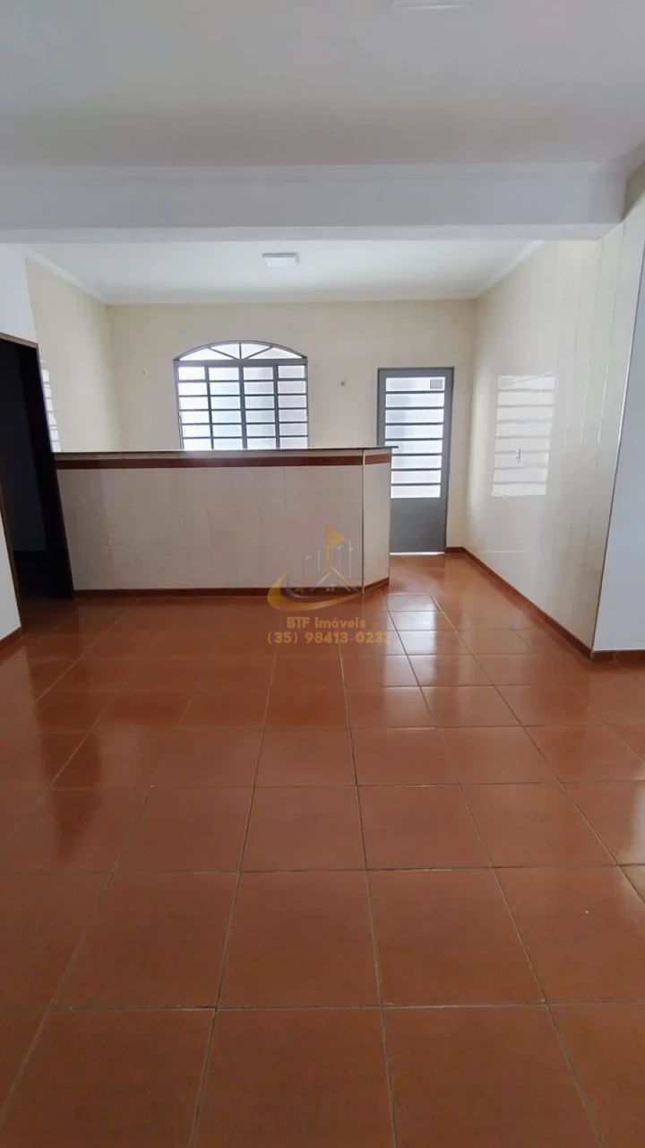 Imagens do imóveis casa locação 4 quartos sendo 1 suite,garagem varios carros, varanda, sala- copa, deposito , quintal