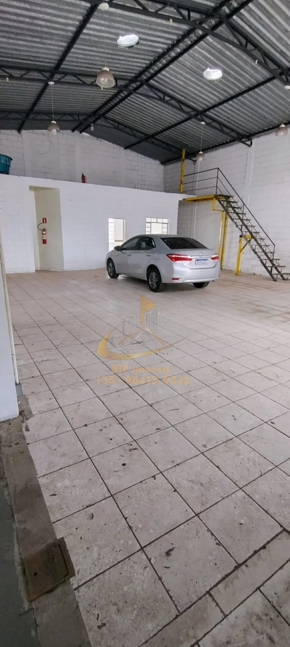 Imagens do imóveis GALPAO1= 300 MTS  LOCAÇÃO C 2 BANH, PIA GARAGEM E COMODO PELA RUA LATERAL