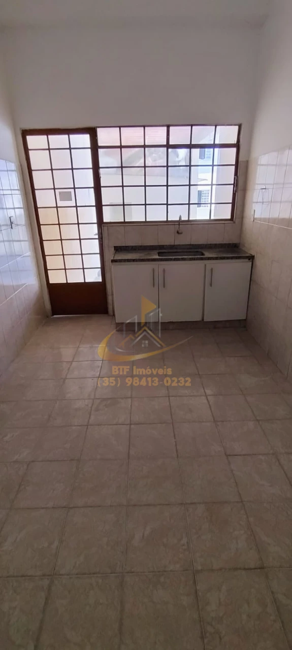 Imagens do imóveis casa  LOC CHACRINHA 03/04 sendo 1 suite, sala, cozinha, banh. area serv. garagem