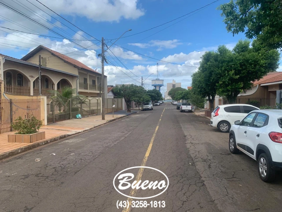 Imagens do imóveis Vende Casa Com Piscina no Centro