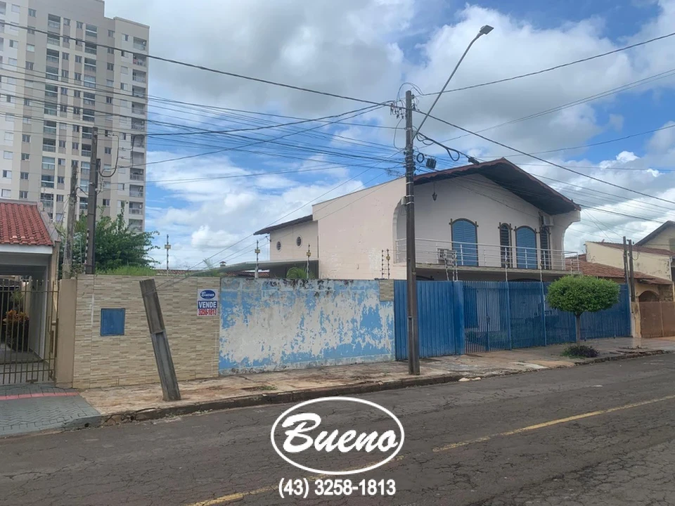 Imagens do imóveis Vende Casa Com Piscina no Centro