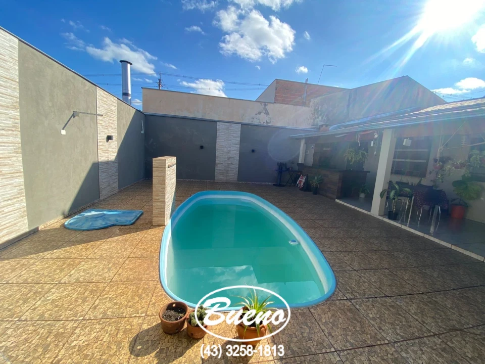 Imagens do imóveis Casa com Piscina a Venda
