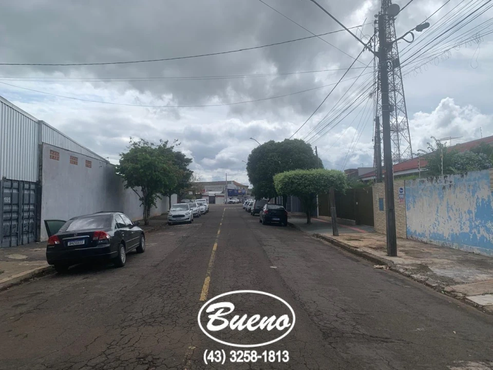 Imagens do imóveis Vende Casa Com Piscina no Centro