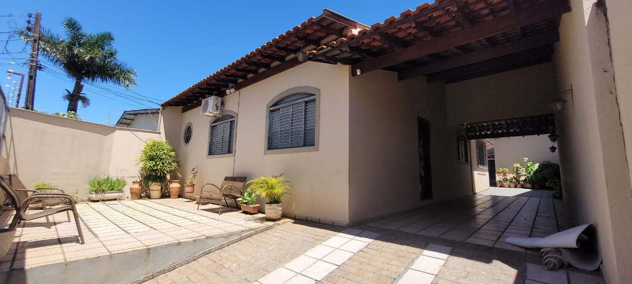 CASA - ÓTIMA LOCALIZAÇÃO