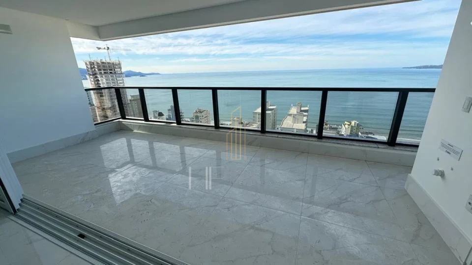 Imagens do imóveis Frente Avenida Meia Praia