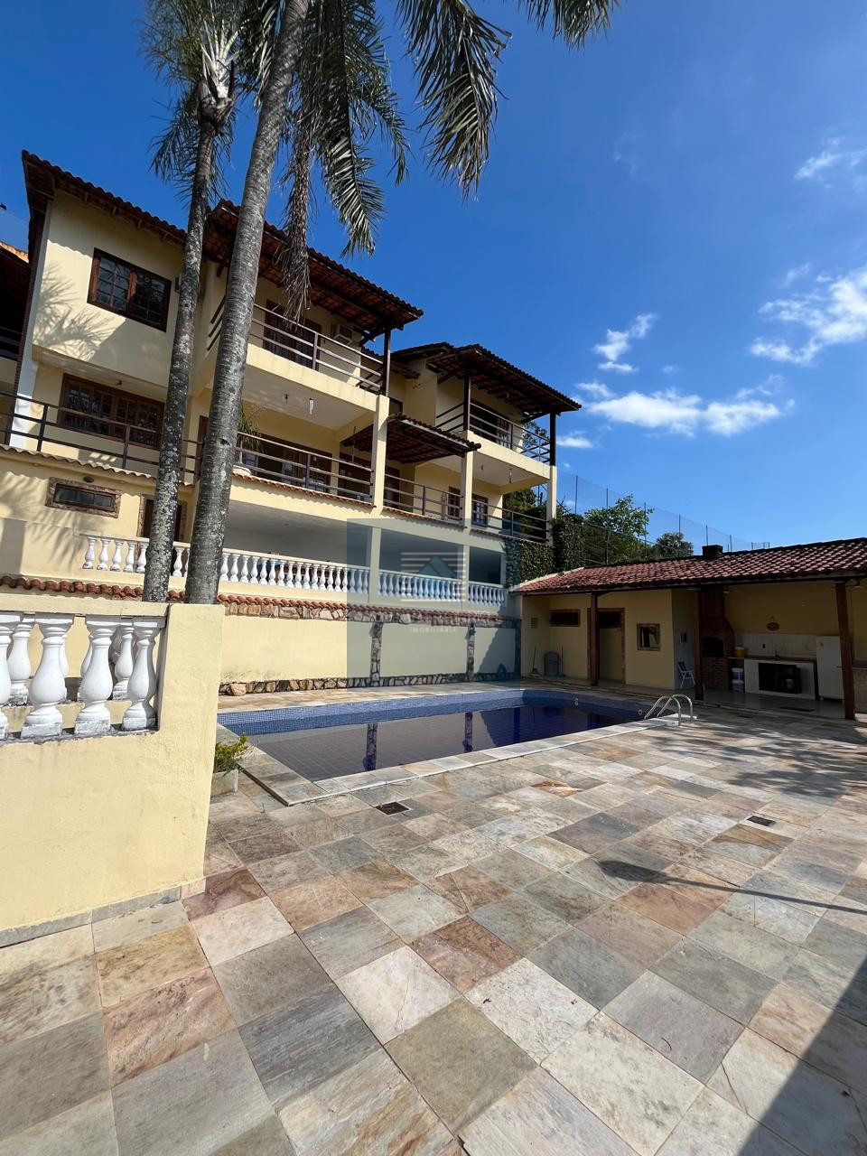Imagens do imóveis Casa Triplex com Piscina