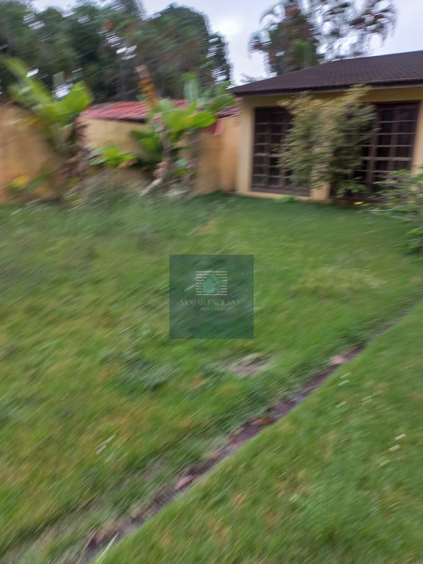 Imagens do imóveis Casa simples em terreno de plano de 750m2 em Condomínio de alto padrão.