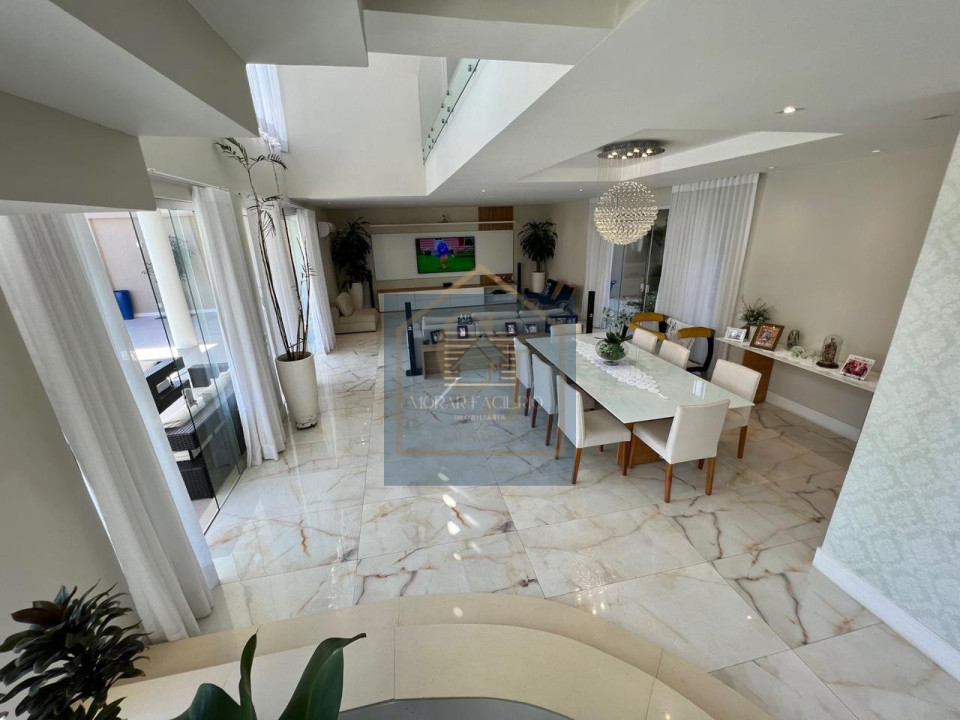 Imagens do imóveis Casa em Condomínio com 4 Suítes sendo 1 Master com Closet, Piscina, Churrasqueira, Escritório
