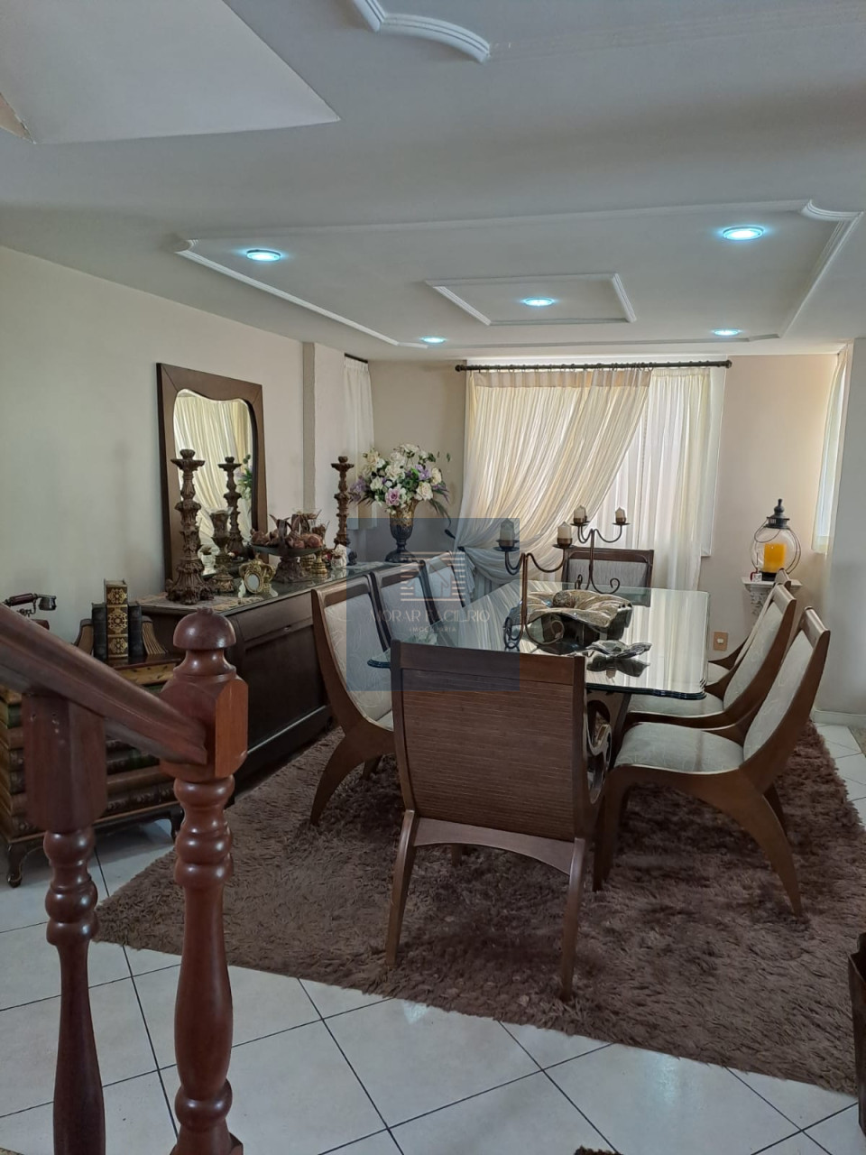Imagens do imóveis Casa Duplex em Condomínio - 4 Quartos sendo 2 Suítes com Closet;  Piscina com Cascata, Jatão e Hidromassagem; Churrasqueira; Sauna; Jardim; Espaç