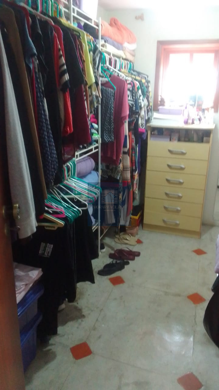 Imagens do imóveis Casa com 4 Suítes com Closets