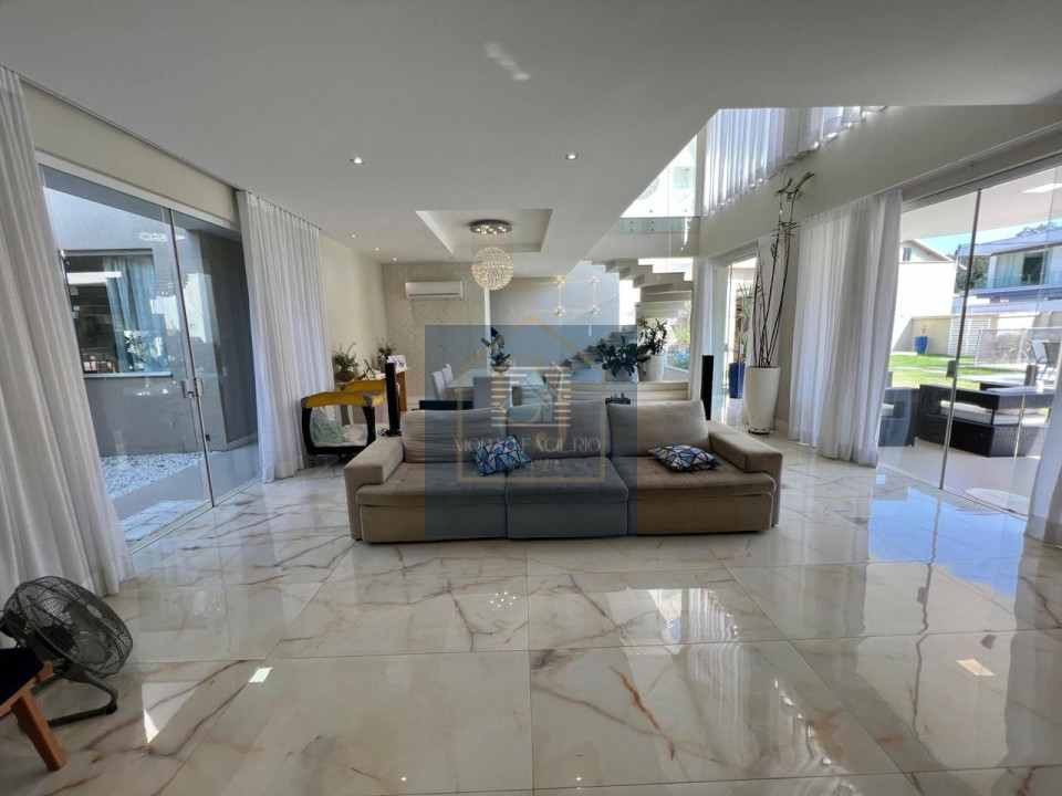 Imagens do imóveis Casa em Condomínio com 4 Suítes sendo 1 Master com Closet, Piscina, Churrasqueira, Escritório