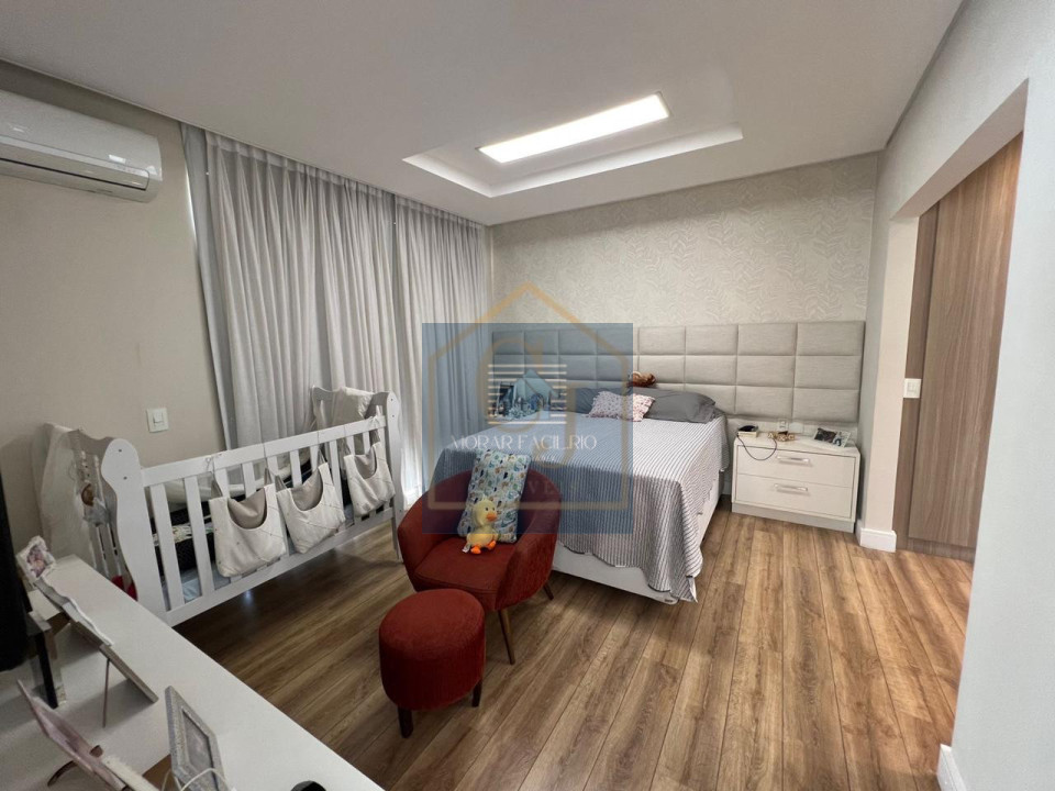 Imagens do imóveis Casa em Condomínio com 4 Suítes sendo 1 Master com Closet, Piscina, Churrasqueira, Escritório