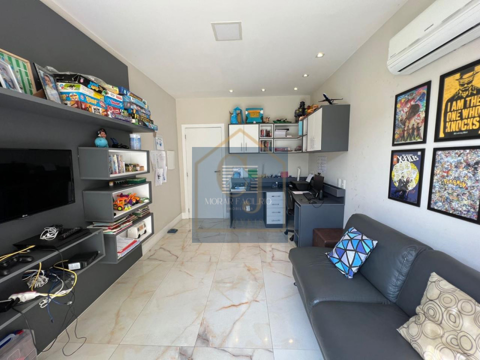 Imagens do imóveis Casa em Condomínio com 4 Suítes sendo 1 Master com Closet, Piscina, Churrasqueira, Escritório