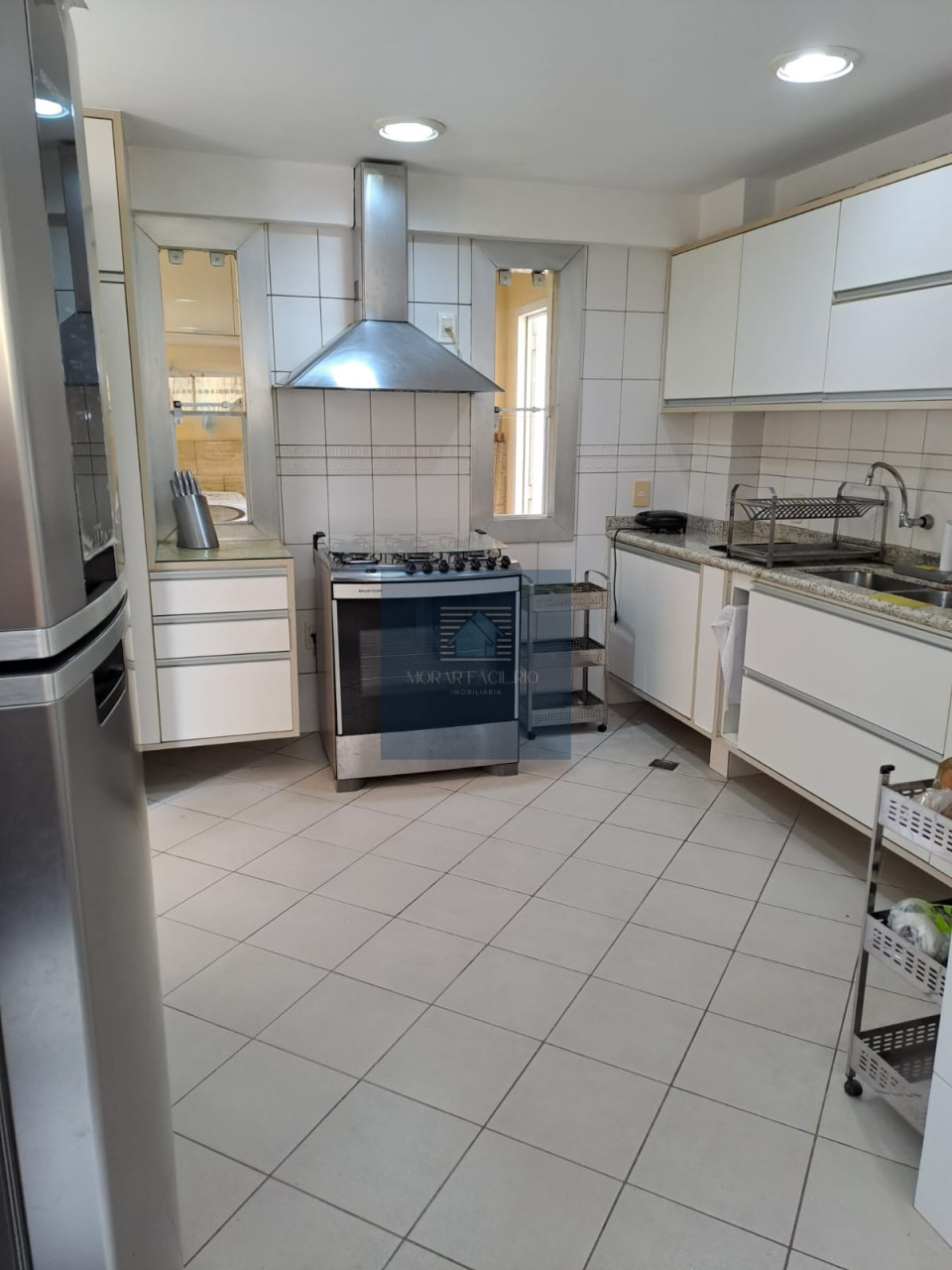 Imagens do imóveis Casa Duplex em Condomínio - 4 Quartos sendo 2 Suítes com Closet;  Piscina com Cascata, Jatão e Hidromassagem; Churrasqueira; Sauna; Jardim; Espaç
