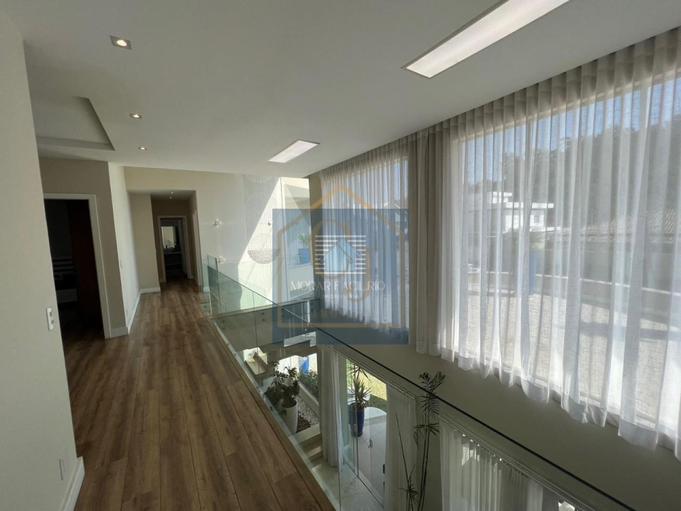 Imagens do imóveis Casa em Condomínio com 4 Suítes sendo 1 Master com Closet, Piscina, Churrasqueira, Escritório