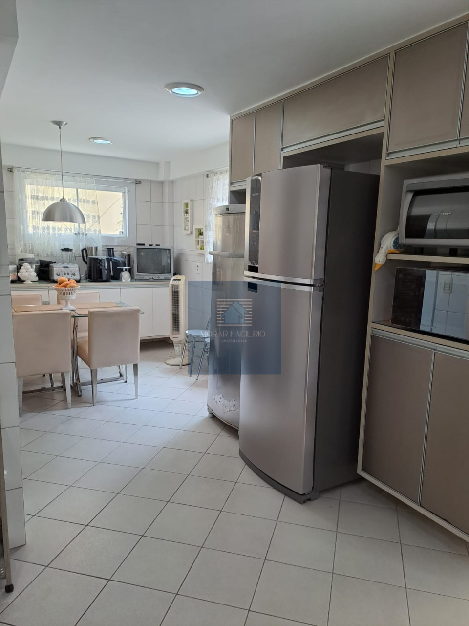 Imagens do imóveis Casa Duplex em Condomínio - 4 Quartos sendo 2 Suítes com Closet;  Piscina com Cascata, Jatão e Hidromassagem; Churrasqueira; Sauna; Jardim; Espaç