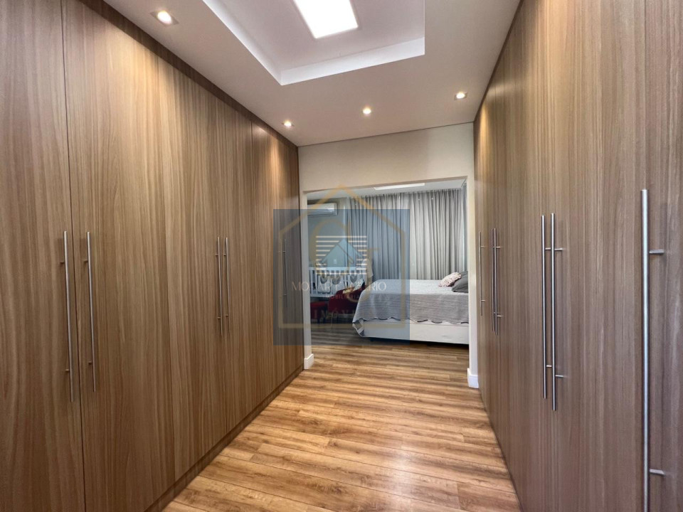 Imagens do imóveis Casa em Condomínio com 4 Suítes sendo 1 Master com Closet, Piscina, Churrasqueira, Escritório