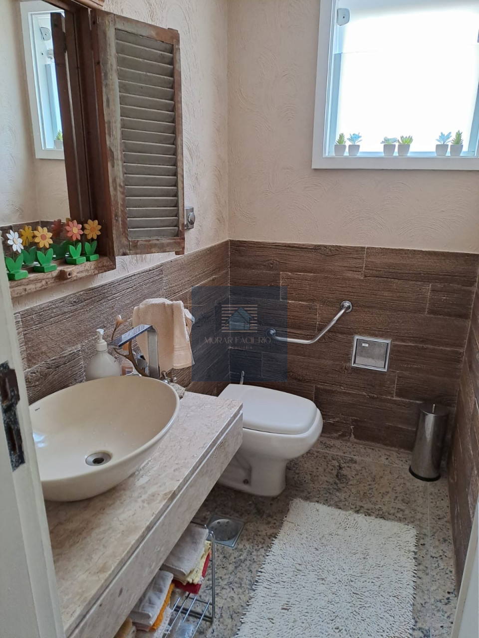 Imagens do imóveis Casa Duplex em Condomínio - 4 Quartos sendo 2 Suítes com Closet;  Piscina com Cascata, Jatão e Hidromassagem; Churrasqueira; Sauna; Jardim; Espaç